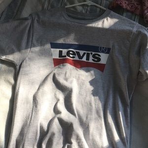 Levi’s oversized tee
